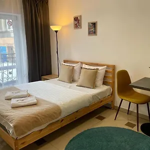  Hostel Bubble
